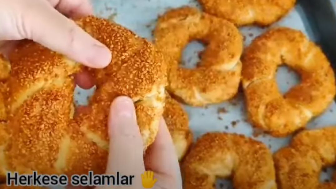 simit tarifi Çocukların_beslenmesi_icin_tepsi_tepsi_yapiyor